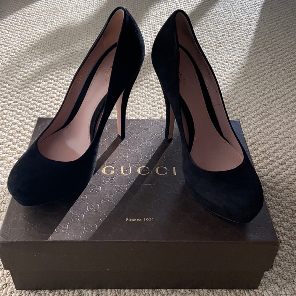 Black suede Gucci platform pump size 38 made in Italy
